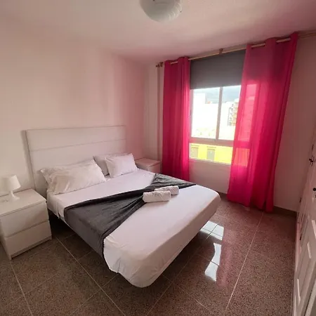 Edificio Playa Chica 엘메다노