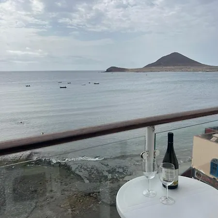 Edificio Playa Chica 엘메다노