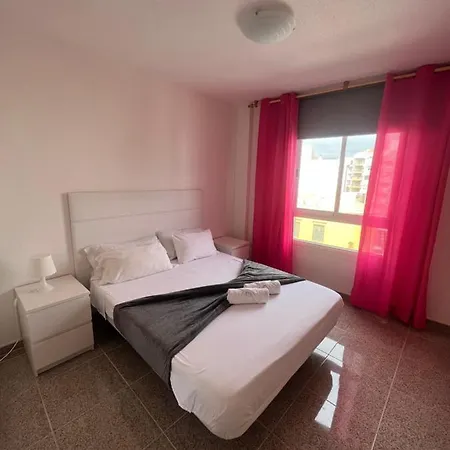 Edificio Playa Chica * 엘메다노