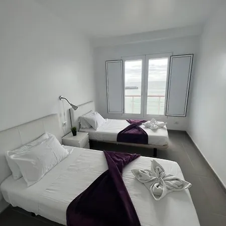 Edificio Playa Chica 아파트 엘메다노