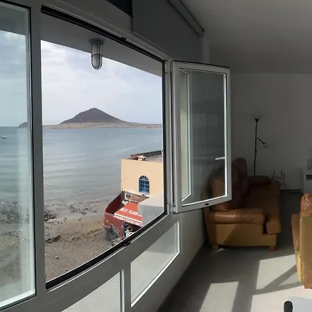 Edificio Playa Chica 아파트 엘메다노